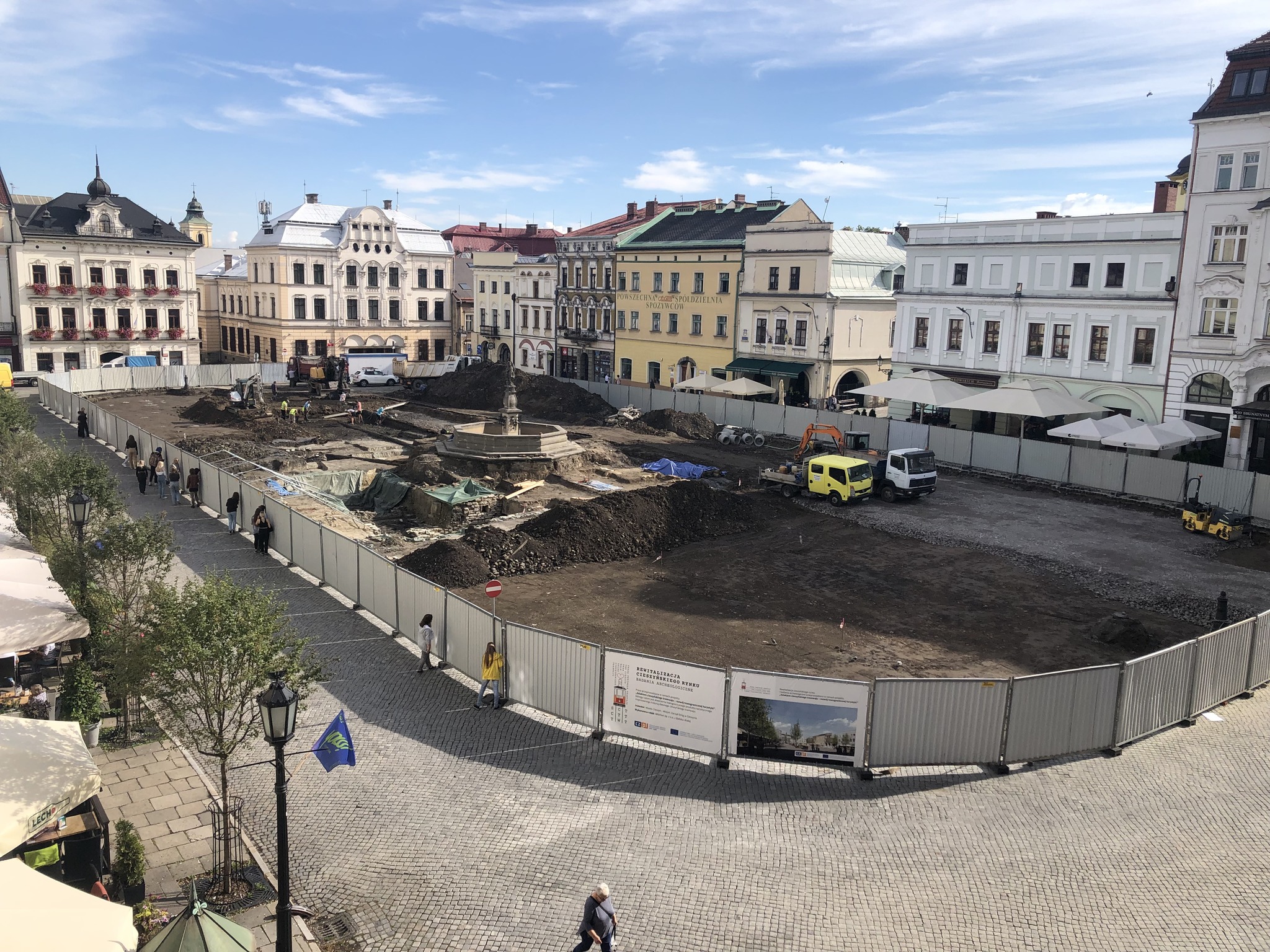 Widok na rynek podczas prac archeologicznych i rewitalizacyjnych, fot. Facebook Miejskiego Zarządu Dróg w Cieszynie