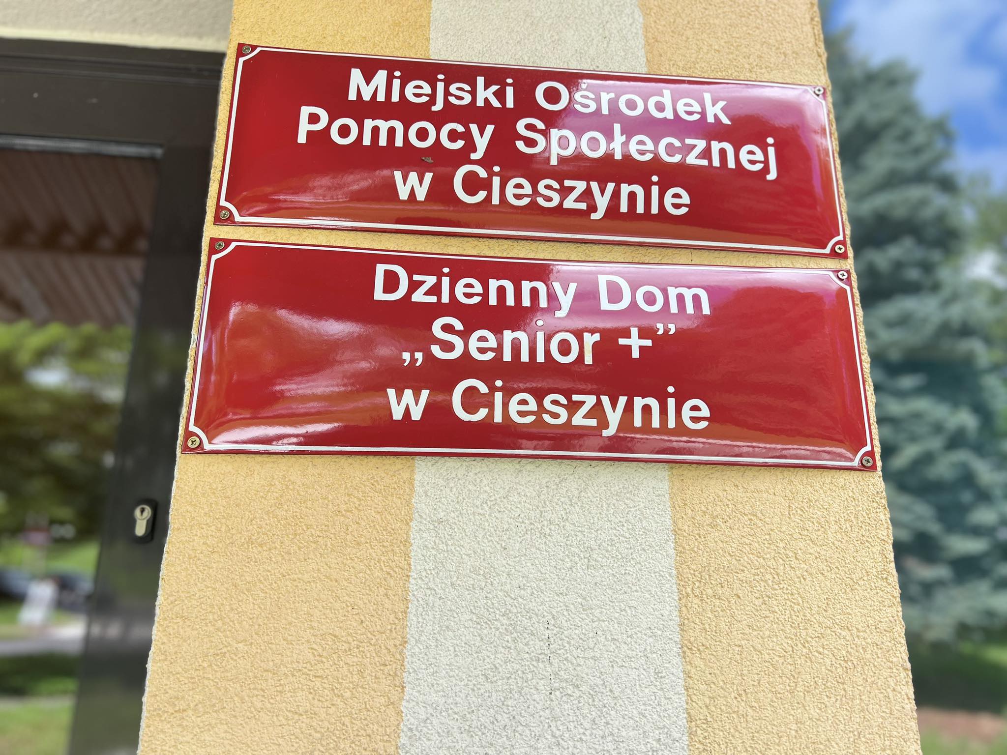 Wejście do Dziennego Domu „Senior +”