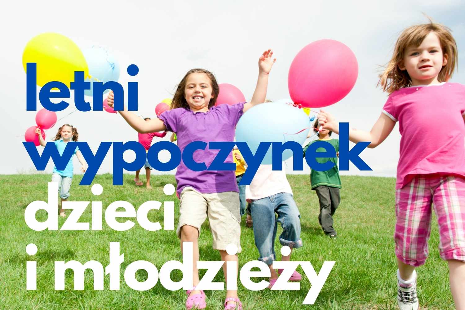 fot. dzieci bawiące się na łące z balonami