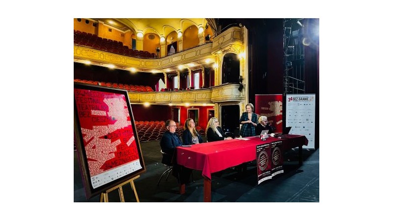 Zdjęcie z konferencji prasowej poświęconej Festiwalowi Teatralnemu Bez Granic/Bez hranic