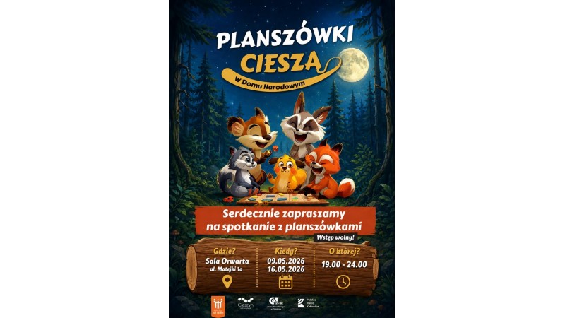 Kolorowy plakat promujący spotkania z planszówkami przedstawia leśną nocną scenerię z pięcioma uśmiechniętymi zwierzętami fot. org