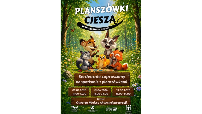 Bajkowe leśne zwierzęta siedzące przy planszy do gry na tle słonecznego, kwitnącego lasu. Plakat org.